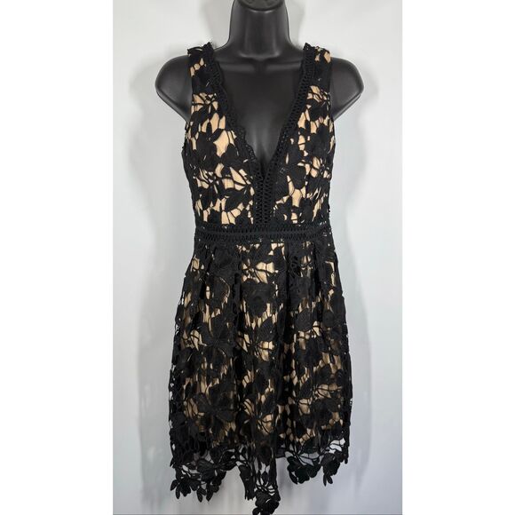 Romeo & Juliet BLACK/NUDE Floral Eyelet Lace Illusion A-line Mini Dress, size me - Picture 3 of 13